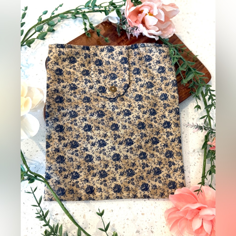 Book Kindle Sleeve Bag Cover 8.5X10in Floral Fabric Padded E Reader Cottage